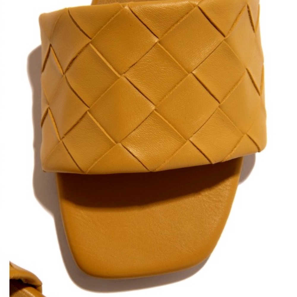 !! RESTOCKED !! Woven Strap Slide Sandals in Tan - Picture 3 of 6